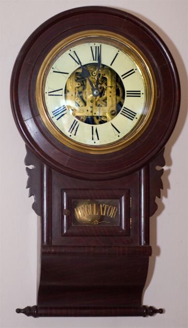 Unknown-make wall clock