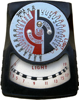 DeJur Amsco Model 5-B exposure meter