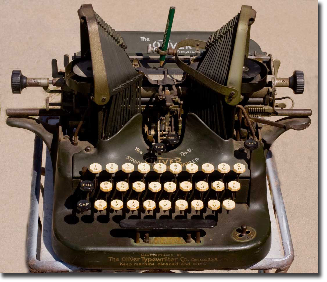 Oliver No. 5 typewriter (photo)